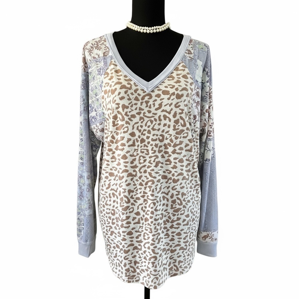 NWOT Gigio Leopard Print V-Neck Tunic Top Size SMALL